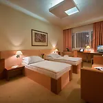 里塔瓦贝龙大酒店 4*