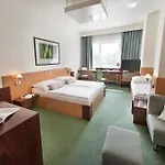 里塔瓦贝龙大酒店 4*