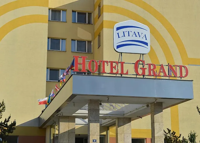 فندق Grand Litava بيرون